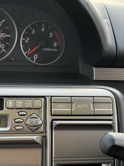 Продам Nissan X-trail 2.2 дизель,полный привод ,в очень хорошем состоянии
