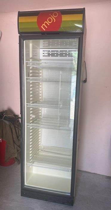 Продам витрину холодильную для напитков
