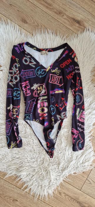 Body neon z kolorowymi napisami w  rozm. S