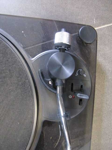 Gramofon z obudową ze szkła akrylowego Auna Pureness czarny