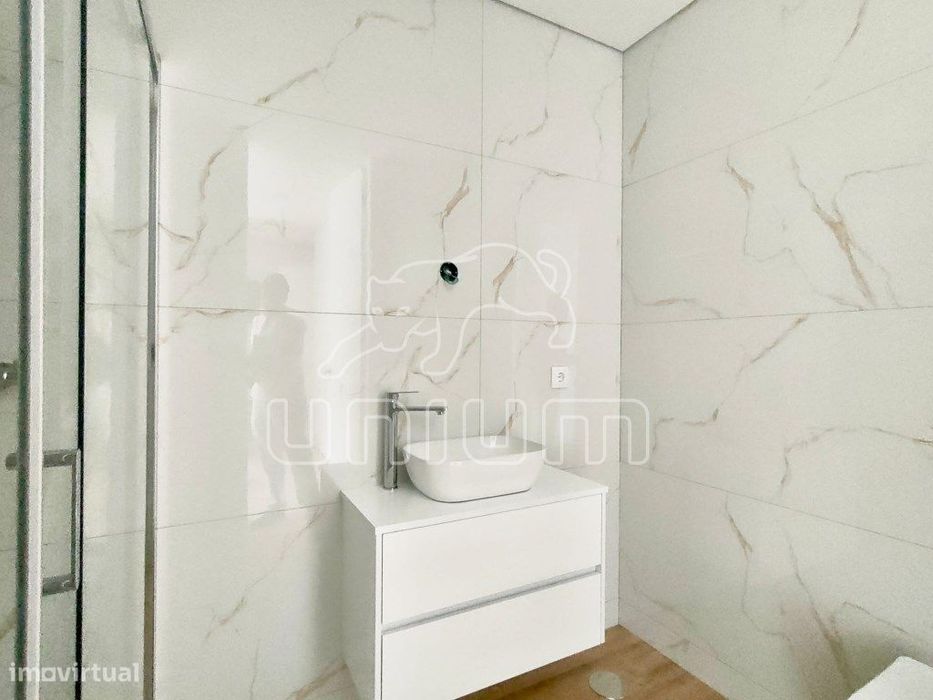 Apartamento T2 Novo com Varanda e Garagem em Darque