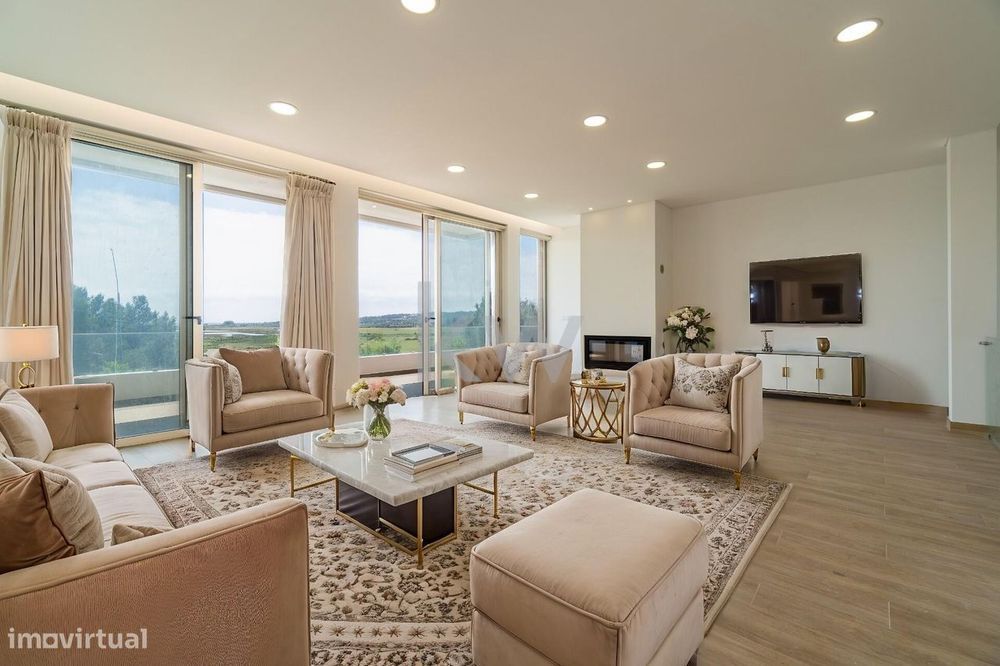 Moradia T3 + 1 | Piscina | Garagem | Escritório | 3 Suítes | Vista Mar