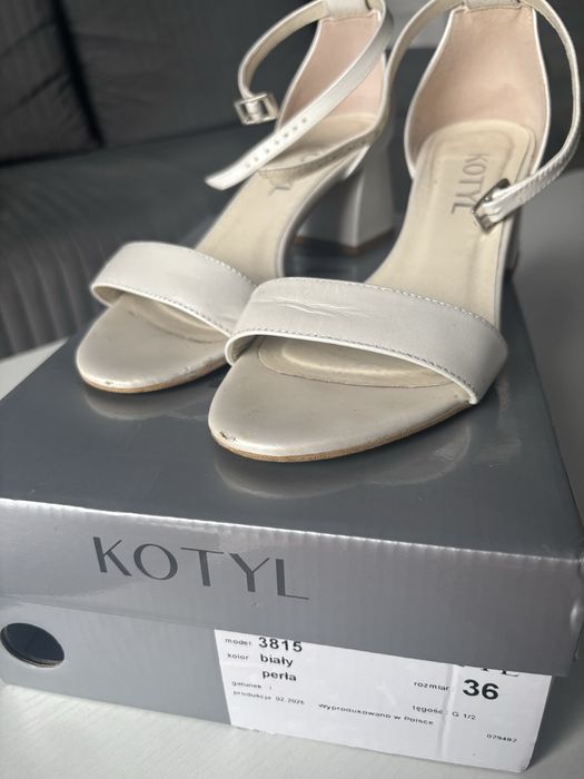 Buty ślubne białe