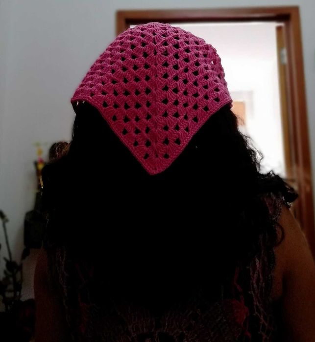 Bandana de crochet feito à mão