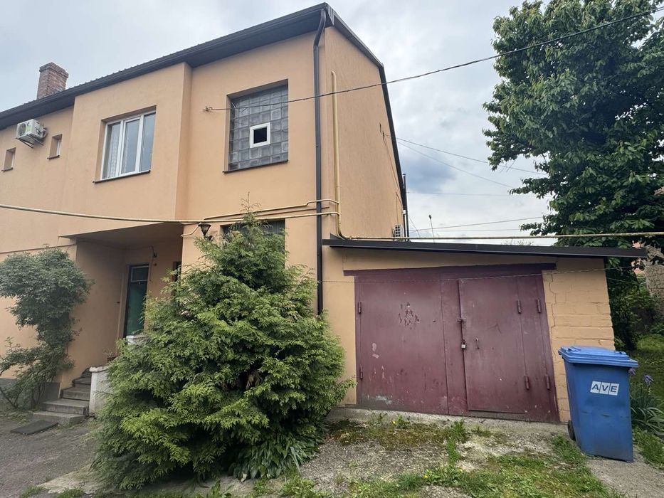 СВІТЛО Є.Центр міста.Біля басейну Карпатія.Подобово.Чудова затишна дво