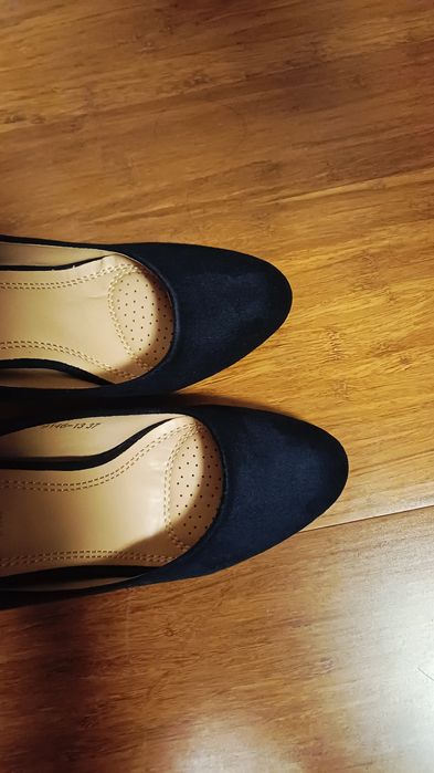 Czółenka na ozdobionym obcasie 37