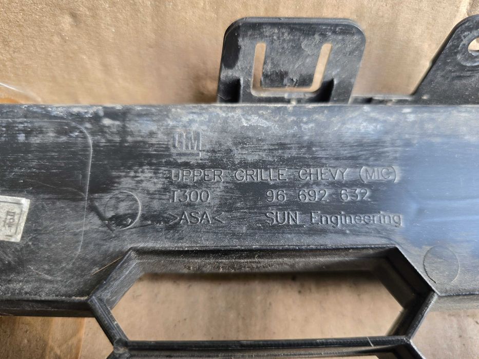 kratka środkowa zderzaka przód Chevrolet Aveo T300