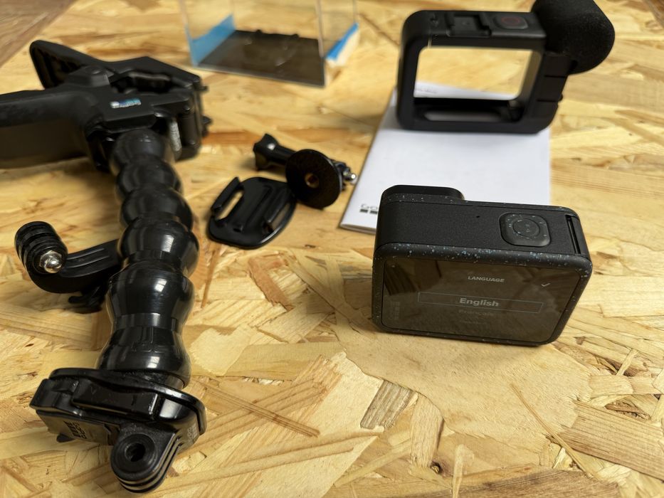 GoPro Hero 12 Black + Media Mod + Acessórios (Estado de Nova)