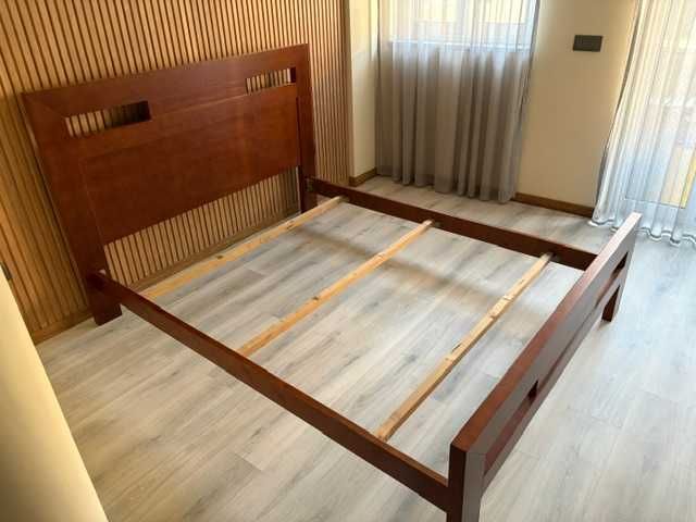 Cama Casal 150x195 + Colchão + Estrado + 2 Mesas Cabeceira