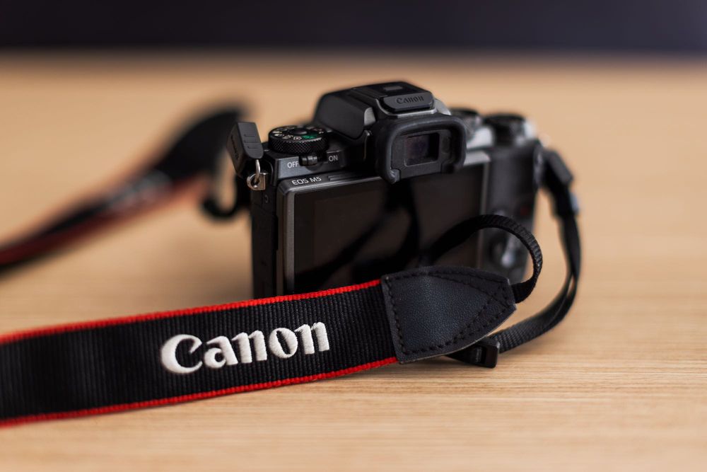 Canon Eos M5 lente 15-55 e adaptador para lentes EF