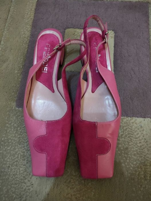 Różowe buty na obcasie