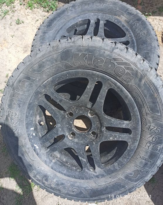 Продам литые легкосплавные диски R 13 4x98. С резиной в комплекте.