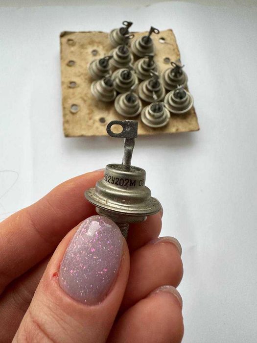 Продам нові тиристори 2У202М