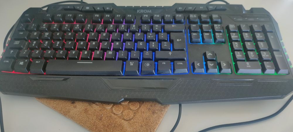 Teclado Gamer c/ leds