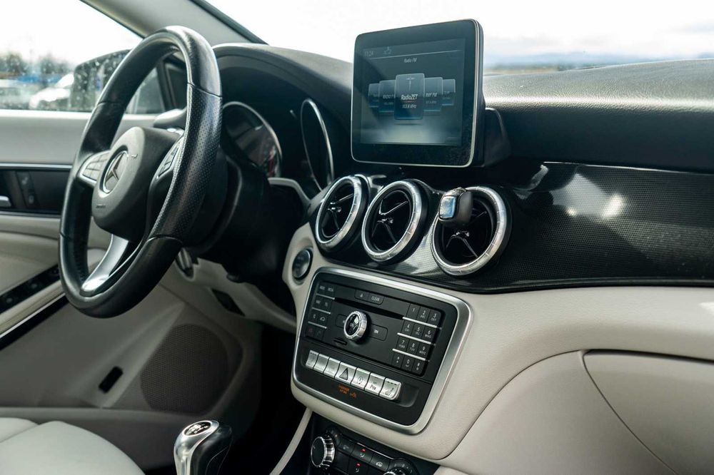 Piękny Mercedes-Benz CLA