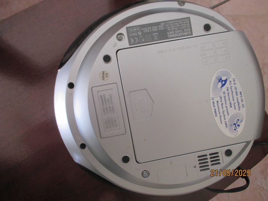 Radio e Cd redondo Grundig, ( para reparar)