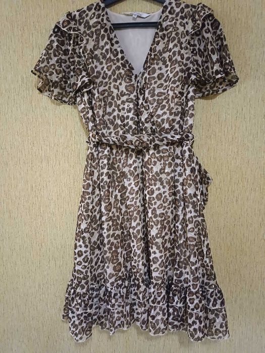 Сукня з леопардовим принтом