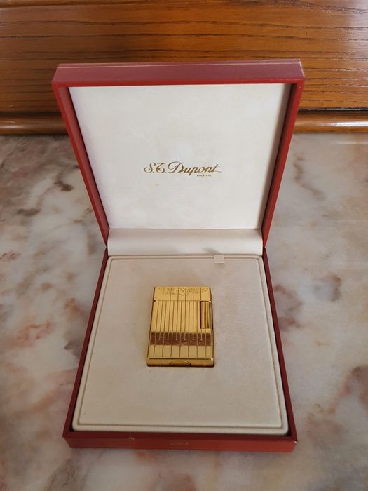 Isqueiro da marca S.T.Dupont