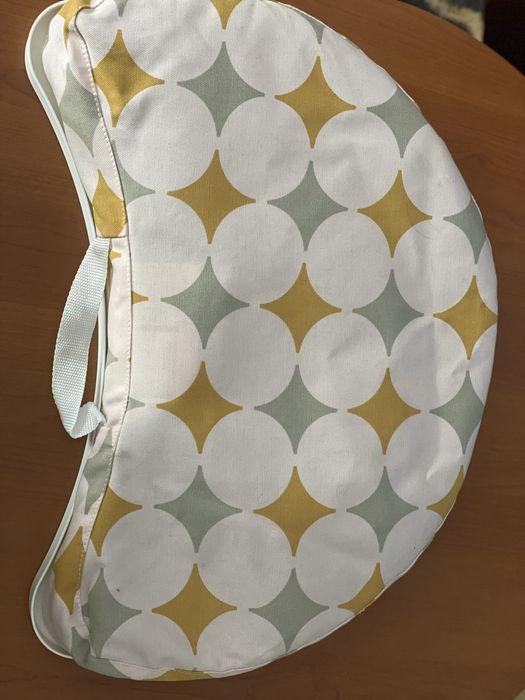 Almofada com mesa de apoio