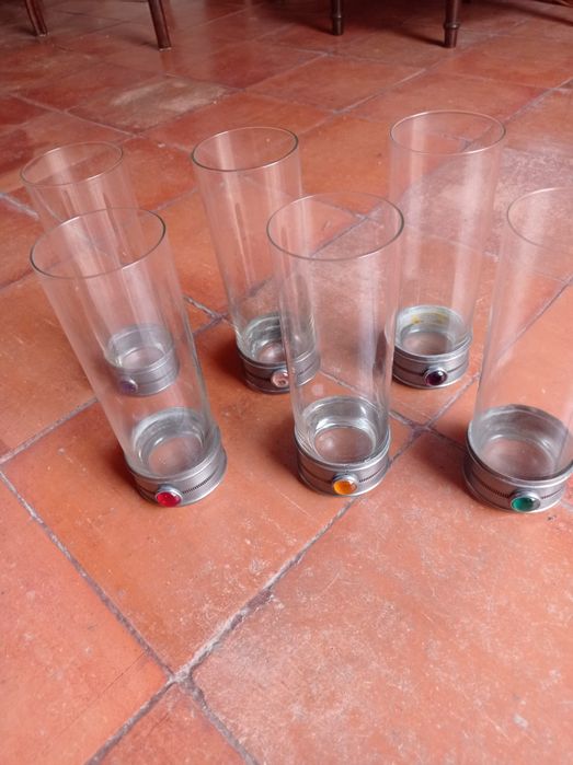 Copos para whisky com base em estanho e pedra embutida