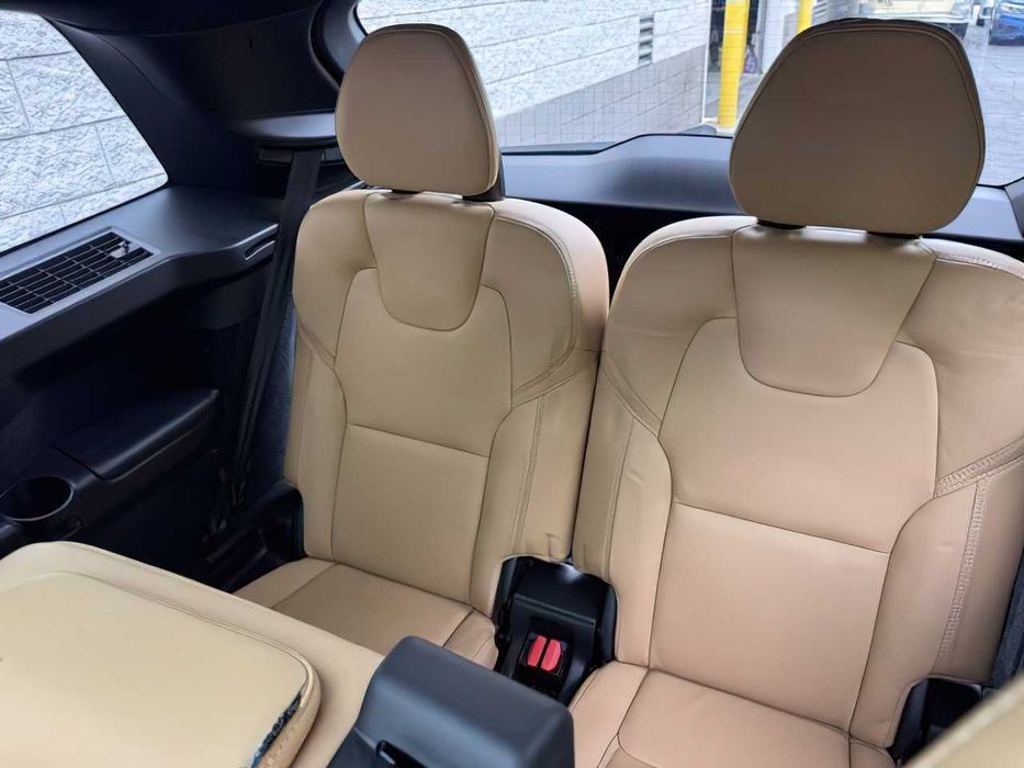 Volvo XC90 B5      2022