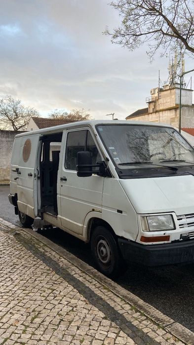 Serviços de transporte de veiculos e mercadorias