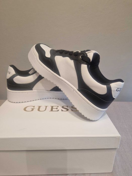 Guess Damskie Sneakersy FLJMR biało-czarne 37