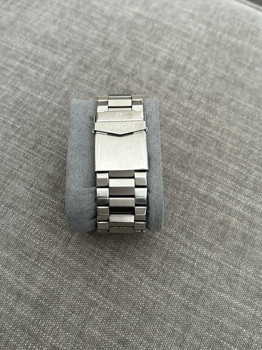 Relógio prateado Nixon
