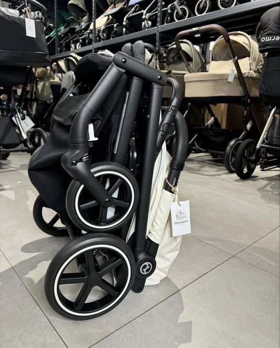 Нова прогулянкова коляска Cybex Beezy