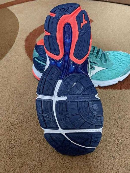 Кроссовки mizuno