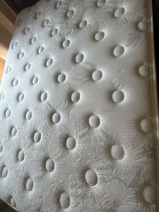 Cama de casal com colchão