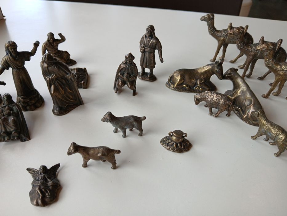 Presépio antigo em metal – conjunto de figuras vintage