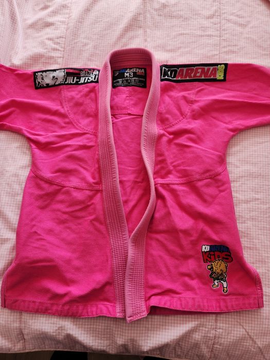 Kimono jiu-jitsu para menina cor rosa