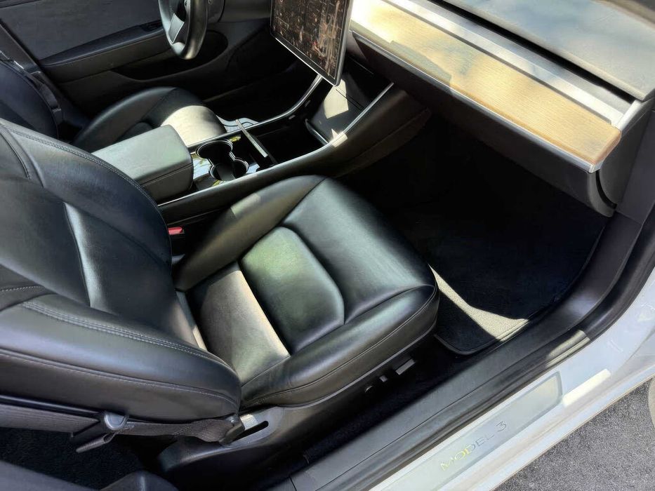 Tesla Model 3 Long Range      2019