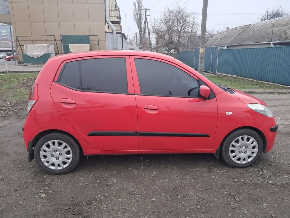 Продам хюндай i 10 ,2008 гв , дигатель 1.0 бензин, механика ,170 тыс пробег , расход 5 л по городу ,машина обслужена ,сел поехал , резина новая зимняя, аккумулятор новый , заменены ,масла , ремни , ролики , помпа ,тор. колодки ,тор .диски,передние стойки с опорами ,рулевая рейка сделана ,перед ходовка ,зад пружины новые