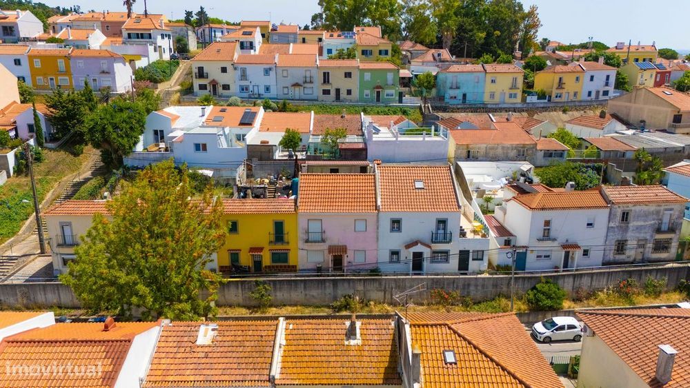 Moradia para Remodelação Total - Excelente Oportunidade