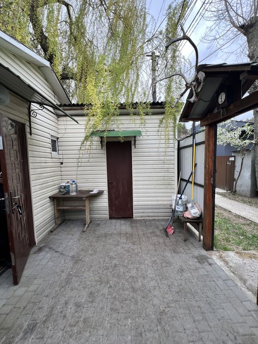 ЧУДОВИЙ  будинок вихід  на Дніпро з  ГАРАЖЕМ на 2 човни ПРИЧАЛ 18000$