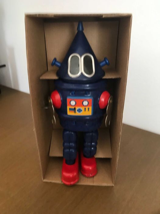 Robot de corda em metal