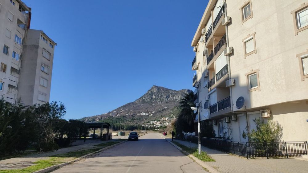 Сдаю в Черногории свои апартаменты на берегу моря