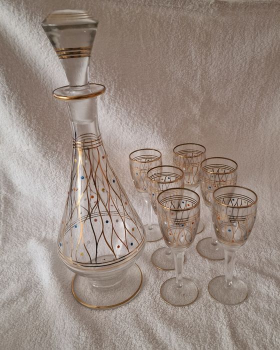 Garrafa de Licor Vintage com Copos