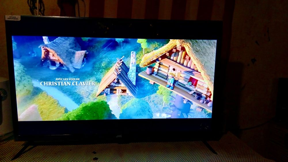 Продам недорого телевизор. (Smart TV) .