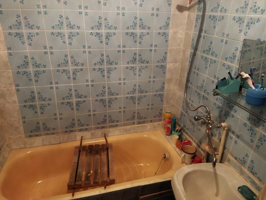 Продам 3-х кімнатну квартиру з індивідуальним опаленням (центр міста)