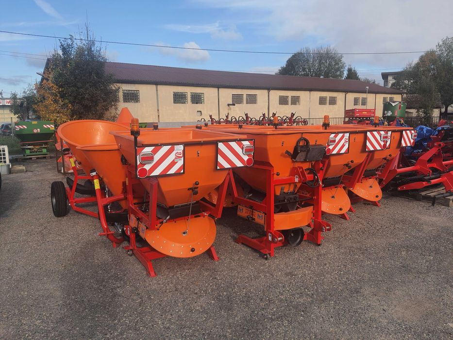 Piaskarka posypywarka  550kg 1200kg z podłogą wibracyjną DEXWAL