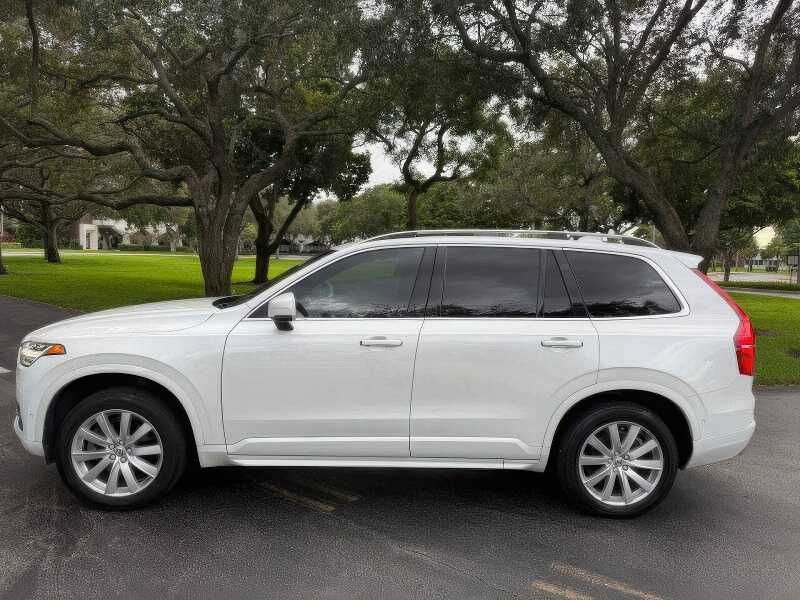 2018 Volvo XC90 T6 Momentum