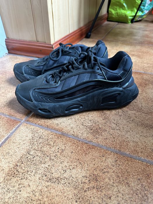 Adidas oznova black