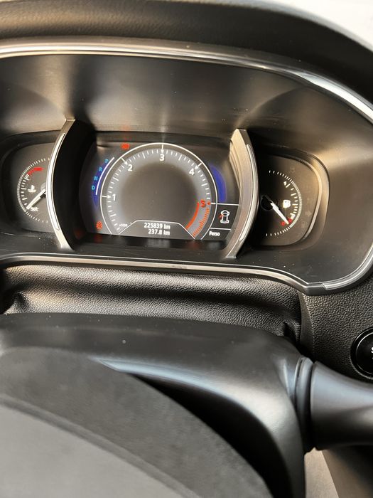 меган 4 повністю обслужений на гарній комплектаціі