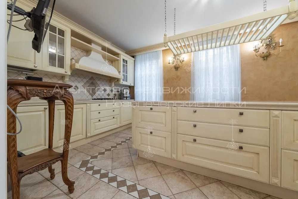 Розкішний будинок з ремонтом + бассейн Мічуріна Печерськ, Звіринецькая