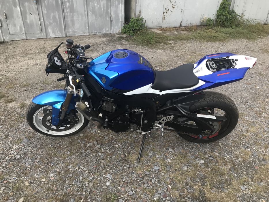Продам спорт мотоцикл сузуки GSX-600r К8