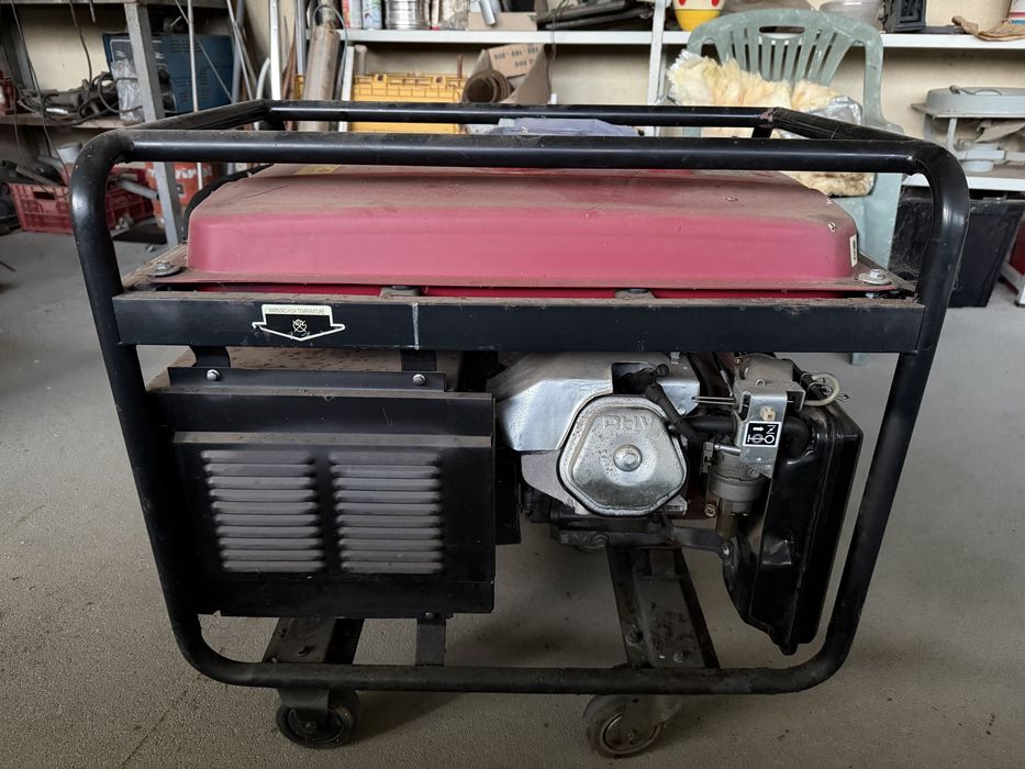 Gerador a gasolina de 13.5 KVA e com caixa de sugurança extra com pouc