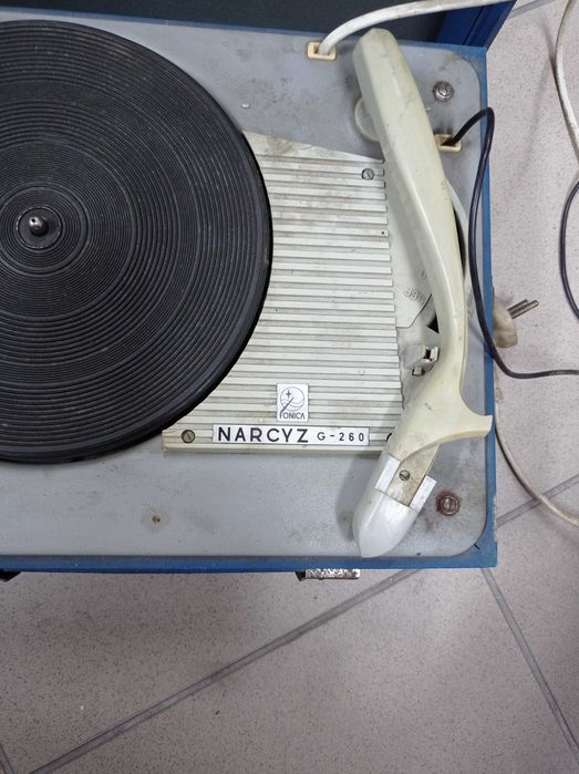 Stary zabytkowy gramofon Narcyz G-260 Fonica